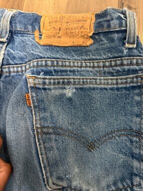 Vintage 509 Levi's Men's Light Blue Relaxed Denim Jeans - Back Pocket Detail